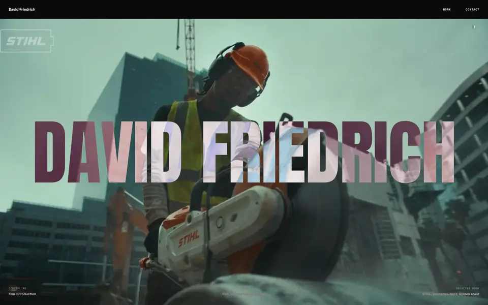 Startseite von davidfriedrich.eu: der Name David Friedrich in großer Schrift über einem Filmbild.